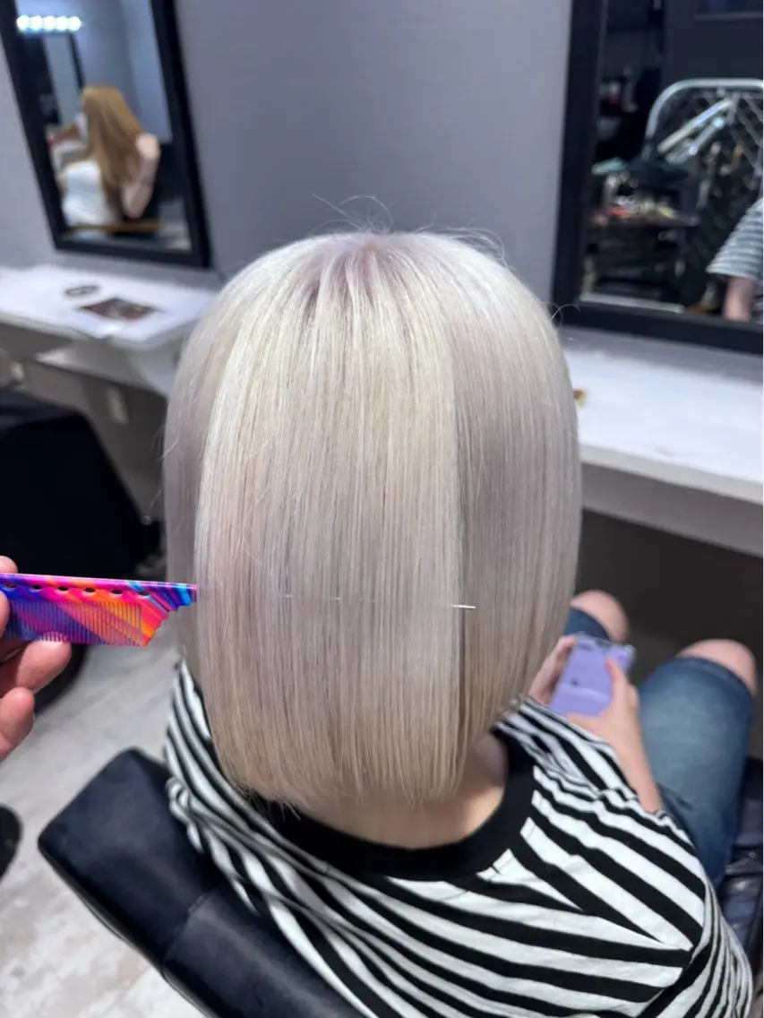 カラー 寒色ハイトーン GiseL AIRIのヘアスタイル
