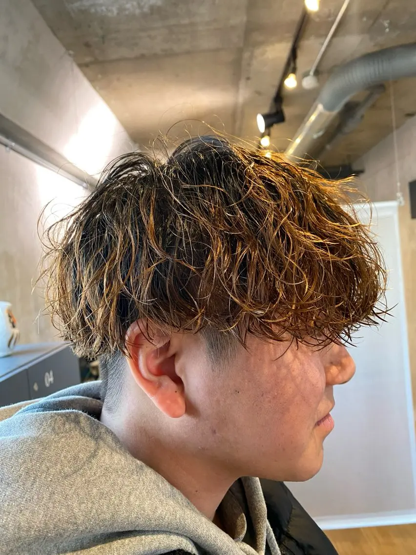 メンズカット+スパイラルパーマ+眉カットの写真