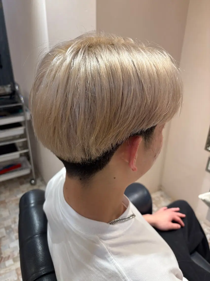 カラー メンズ ブロンド ホワイトブロンド ヘアカラー トリートメント Lita KANAのヘアスタイル