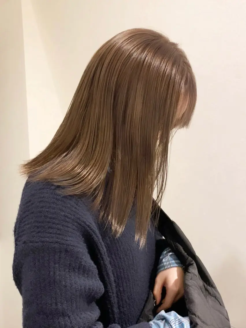 ロング カラー ベージュカラー ブリーチ ヘアカラー 落合希 Olivebeigeのヘアスタイル