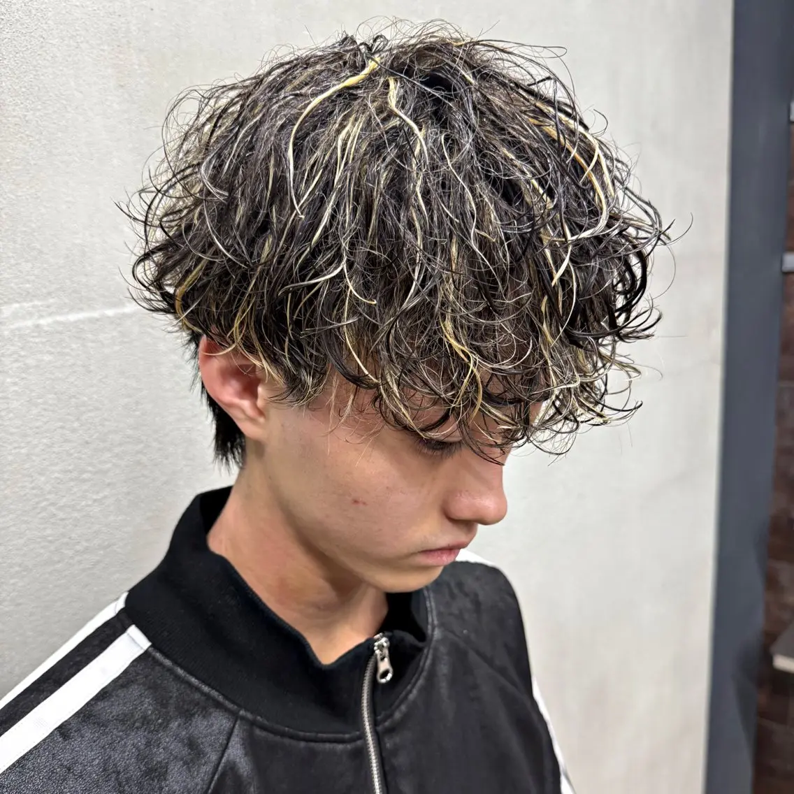 ショート カラー パーマ メンズ メンズメッシュ メンズパーマ メッシュ ブリーチモデル募集中 /伊藤優真のヘアスタイル