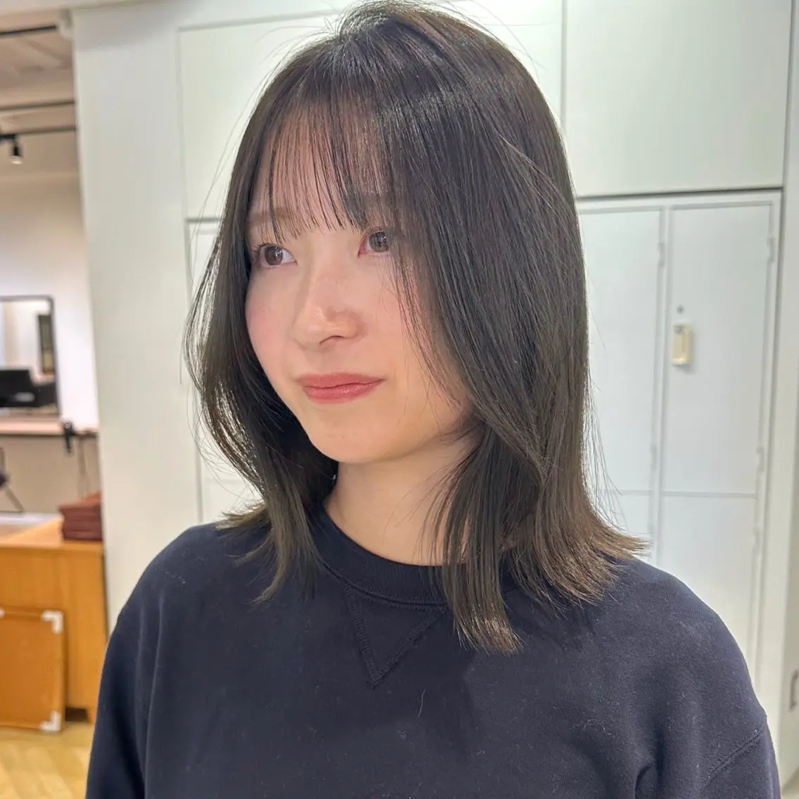 ミディアム カラー グレージュ オリーブグレージュ オリーブグレー くびれヘア レイヤーカット K-two谷町❄️ hinaのヘアスタイル