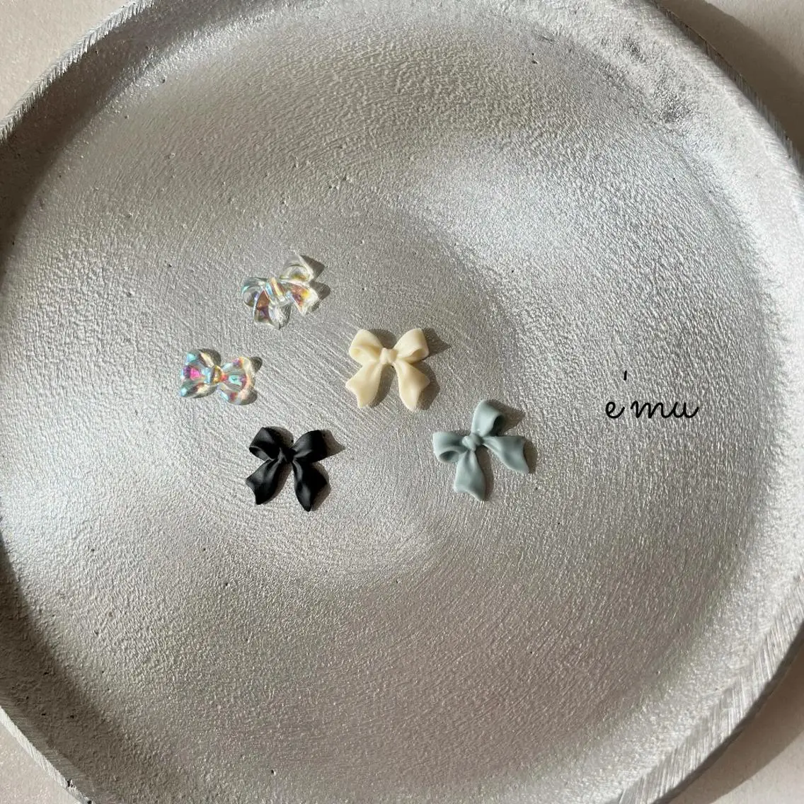 ネイル フレンチネイル ガーリー リボン nail salon e'mu💐のネイルデザイン