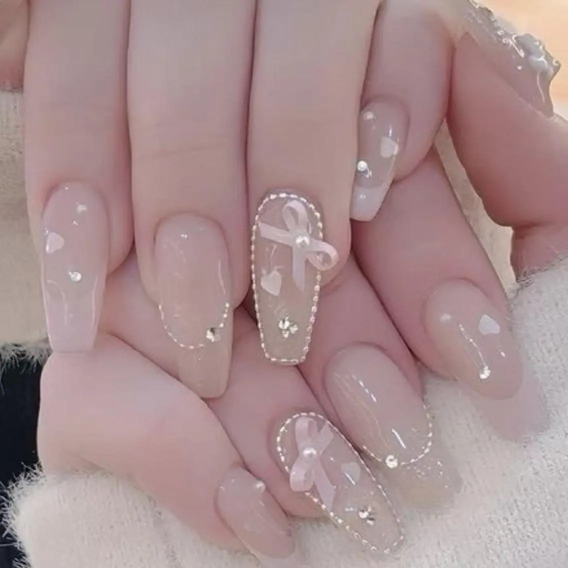 ネイル 長さ出し キラキラネイル 韓国ネイル ロングネイル マグネットネイル ハンドネイル ハンドケア Akira✨ nailのネイルデザイン