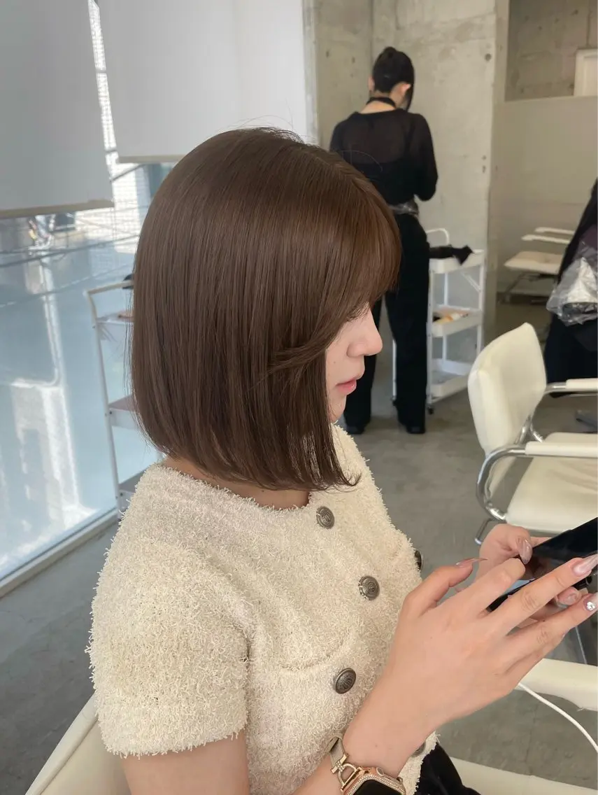ミディアム カラー ベージュカラー ブリーチ ダブルカラー ブリーチなしカラー レイヤーカット 透明感カラー表参道のヘアスタイル