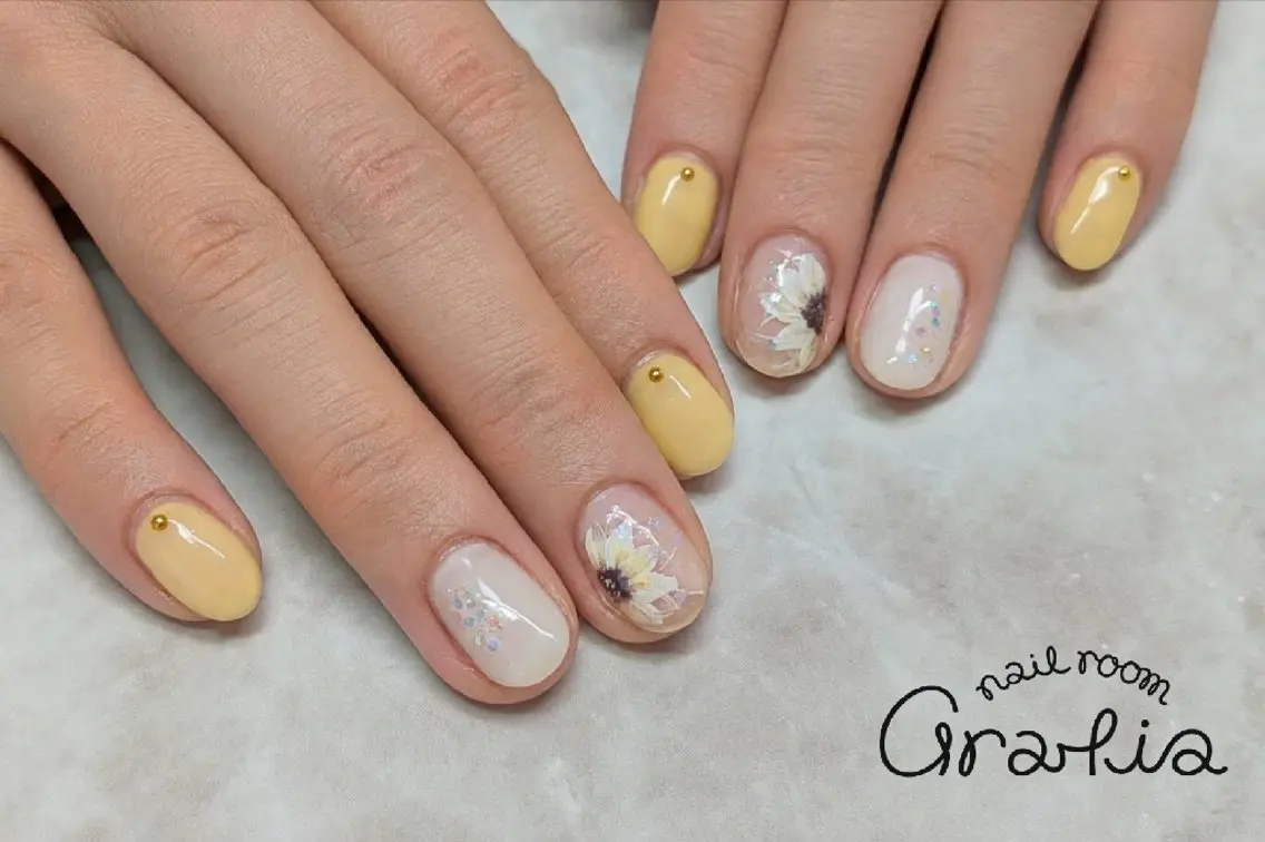 ネイル アートネイル 黄色 ハンドネイル nail room gratia のネイルデザイン