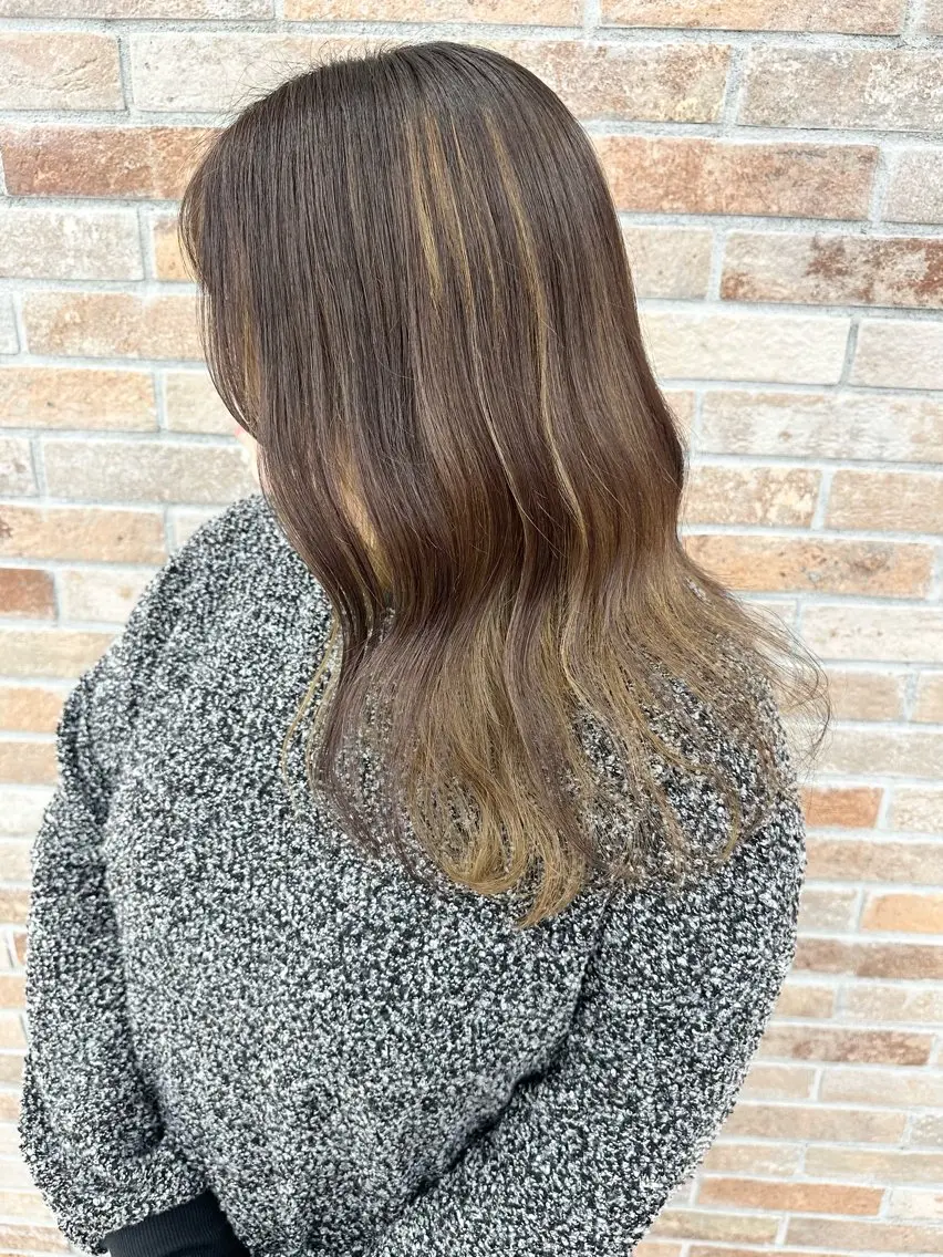 ロング カラー ベージュカラー 黒髪 ブリーチ 齋藤 らいのヘアスタイル
