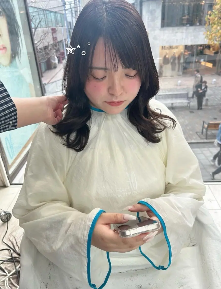 ミディアム レイヤーカット ありむらもえ/ 透明感カラーのヘアスタイル