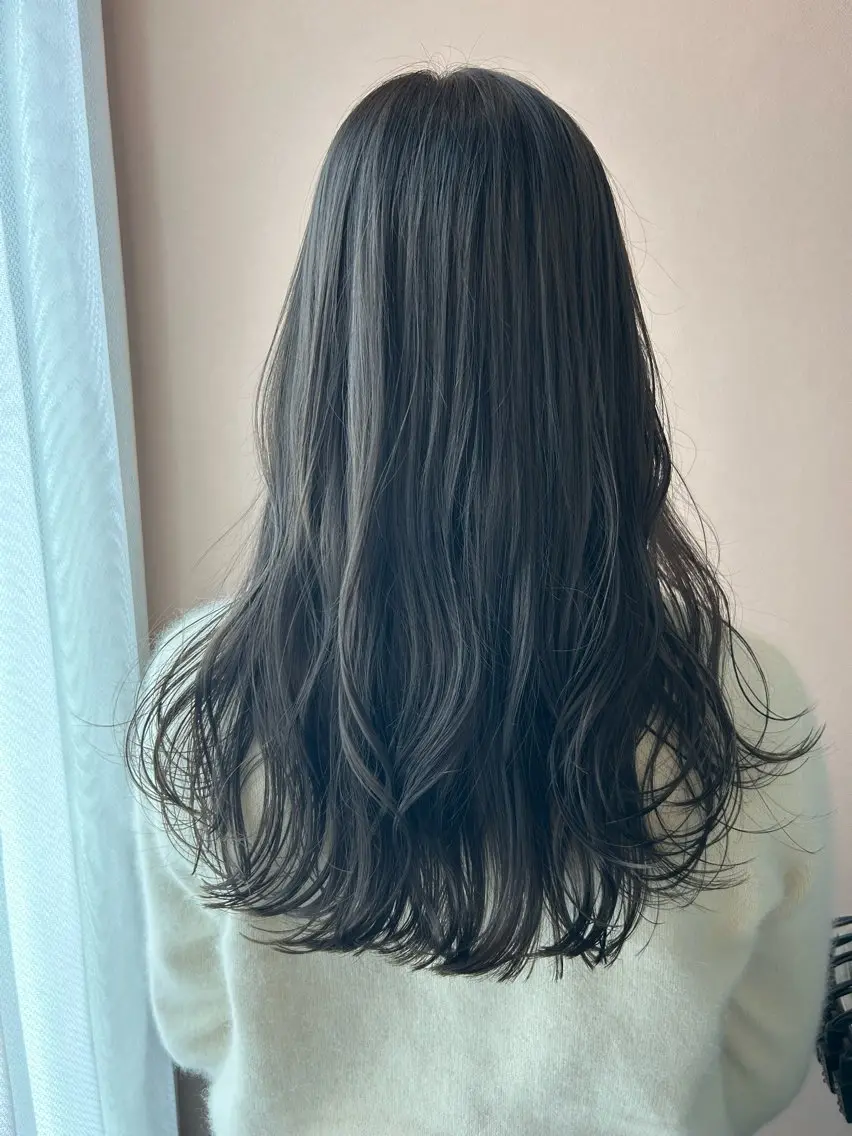 ロング カラー ブリーチ グレージュ オリーブグレージュ オリーブグレー カット ヘアカラー トリートメント hubhair レイヤー/透明感のヘアスタイル