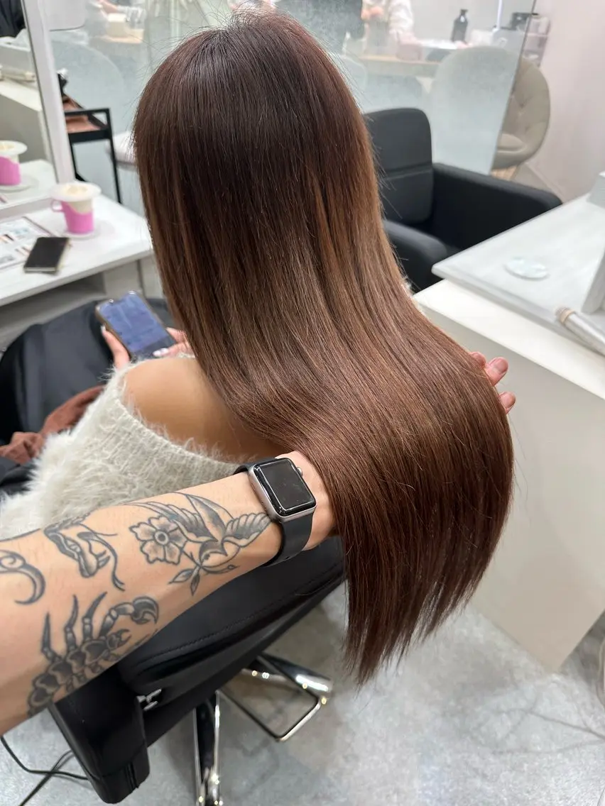 ロング 奥本 侑 髪質改善、ツヤ髪のヘアスタイル