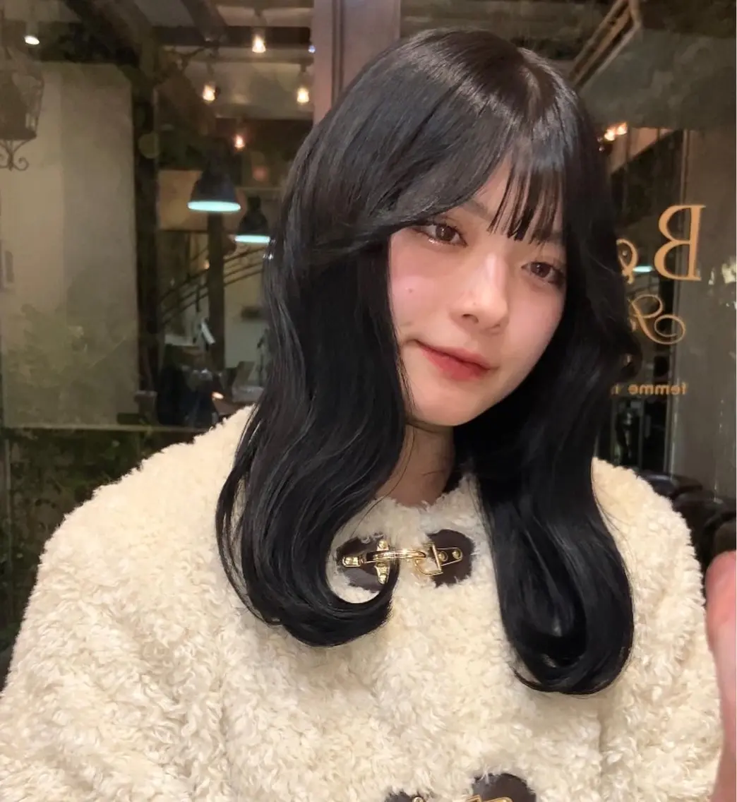 ロング カラー 黒髪 ブルーカラー ブルーブラック レイヤーカット ダメージレス美容師 🌱水島侑理のヘアスタイル