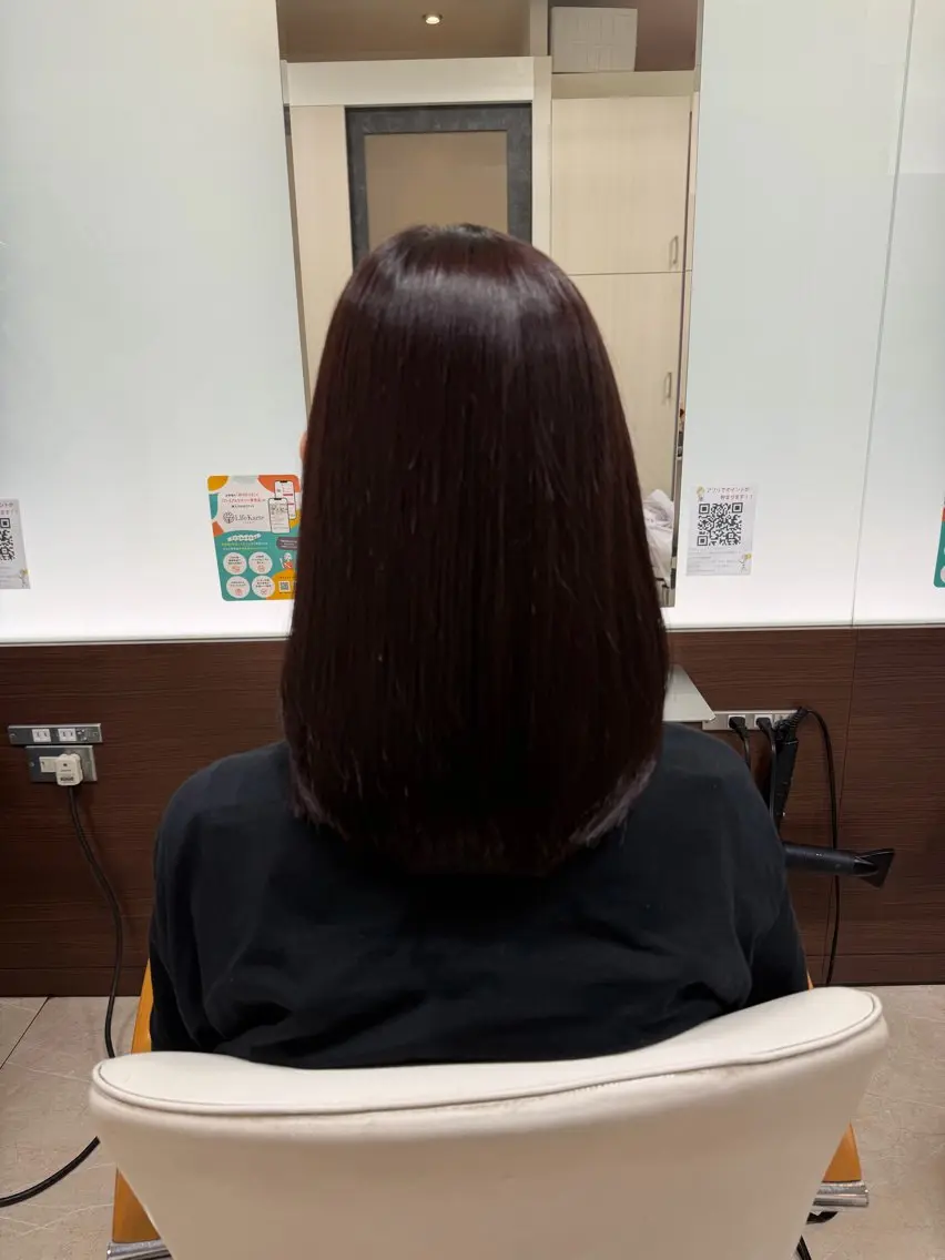 セミロング moe 美髪矯正 さらさらストレートのヘアスタイル