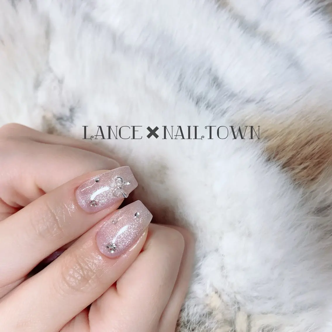 ネイル オーロラネイル フレンチネイル キラキラネイル 韓国ネイル ピンク Lance nailのネイルデザイン
