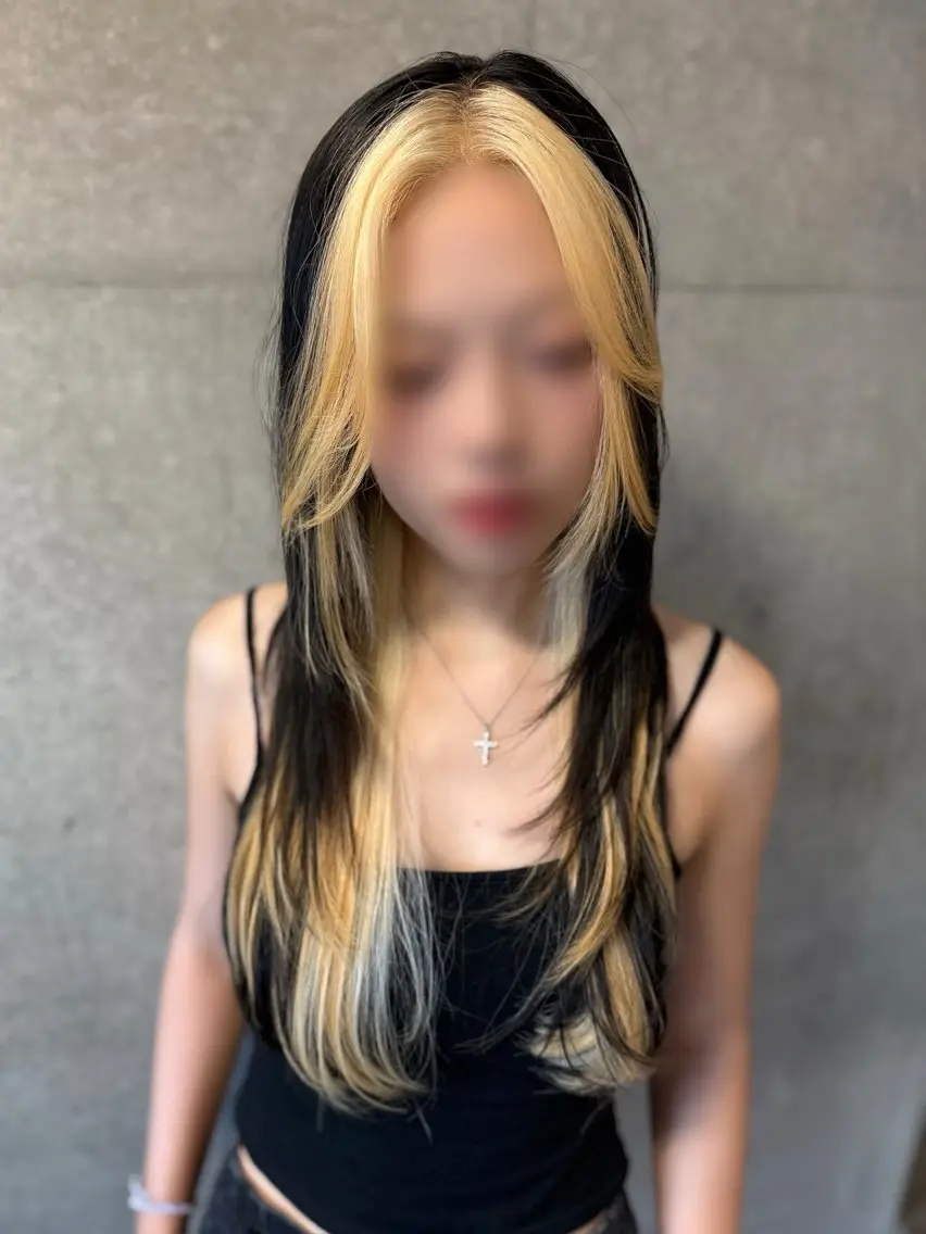 ロング カラー ブリーチ 抜きっぱなしブロンド ヘアカラー 韓国タッセルカット レイヤーカットのヘアスタイル