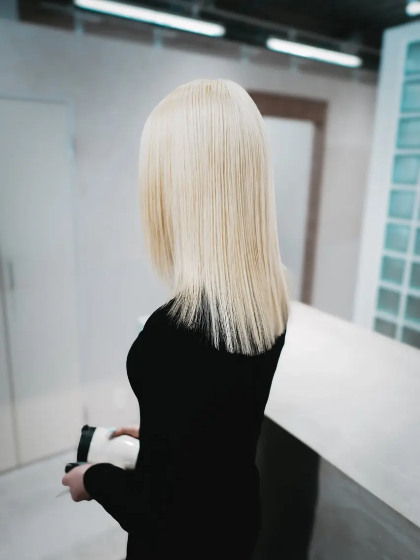 セミロング カラー ブロンド ホワイトブロンド ヘアカラー トリートメント ホワイトカラー☁️/ Yuya/ハイトーンのヘアスタイル