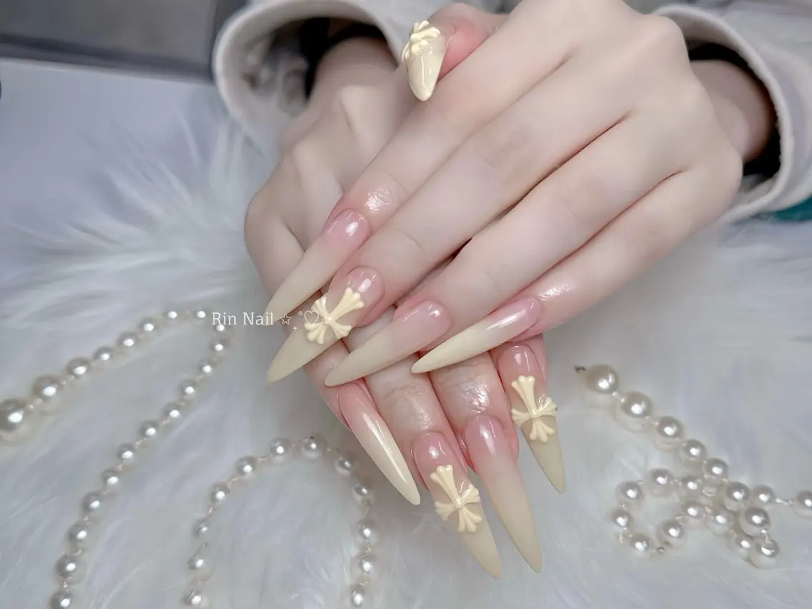 ネイル オーロラネイル チークネイル 桜ネイル クリアネイル ドット ハンドネイル Rin Nail 新大久保店のネイルデザイン