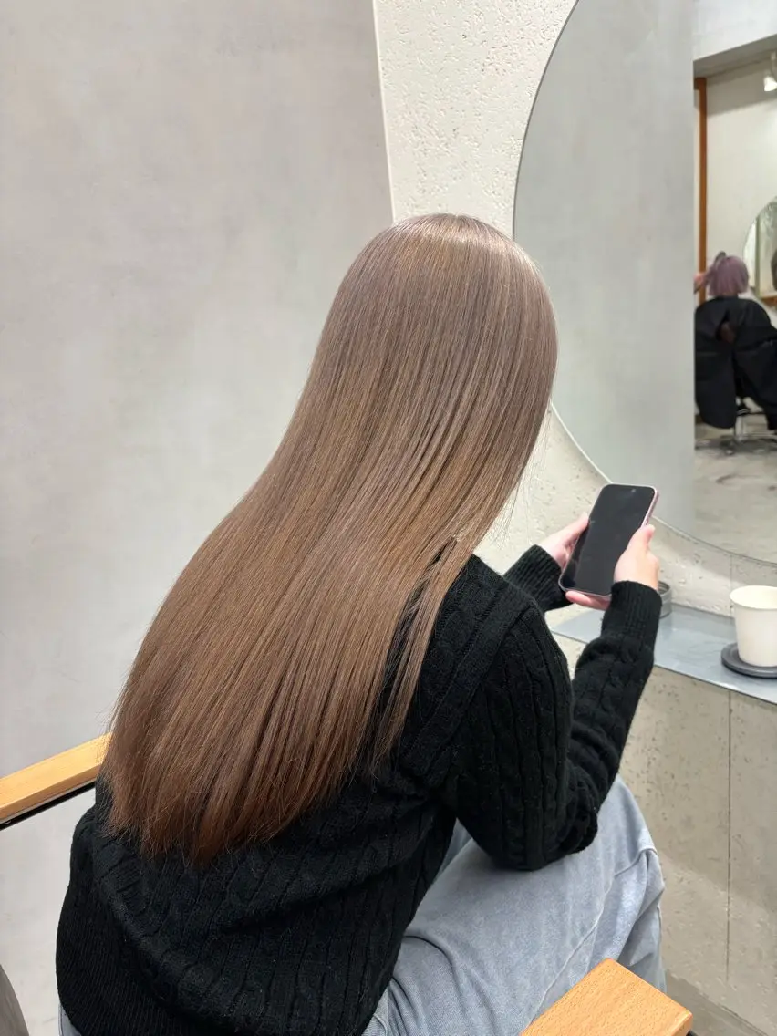 ロング カラー ベージュカラー ブリーチ カット ヘアカラー トリートメント ヘッドスパ ヘアセット オカベ ショウマのヘアスタイル