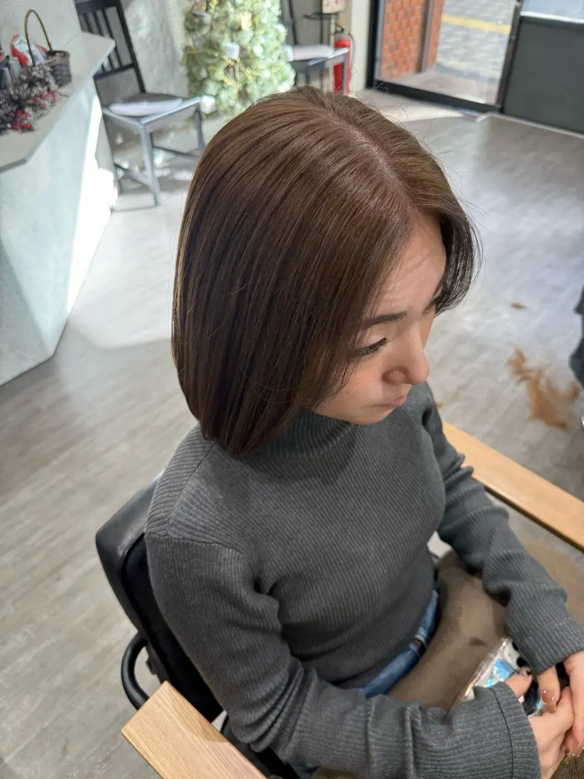 ミディアム カラー グレージュ ミルクティーグレージュ カット ヘアカラー トリートメント 艶髪レイヤー上田 紗也🇰🇷💗のヘアスタイル