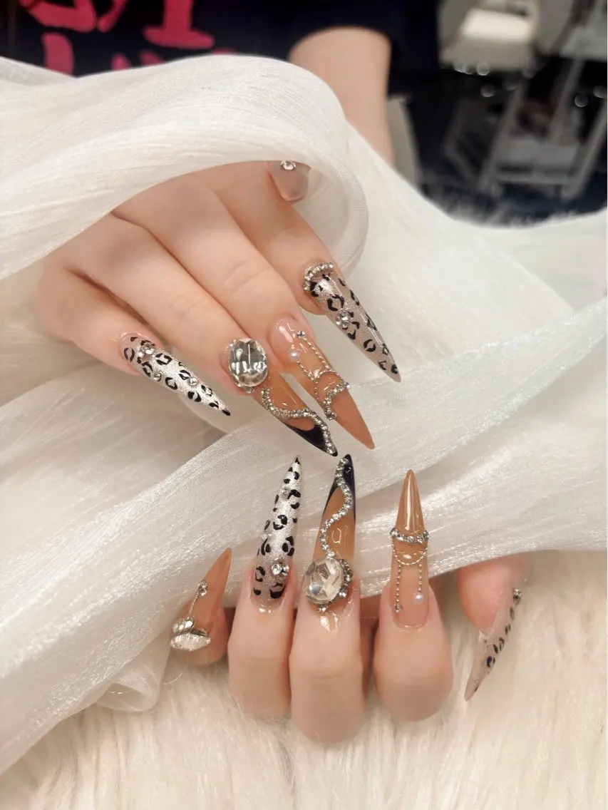 ネイル アートネイル ボルドー フレンチネイル ジェルネイル 氷ネイル・うるうるネイル ハンドネイル Julie NailSalonのネイルデザイン