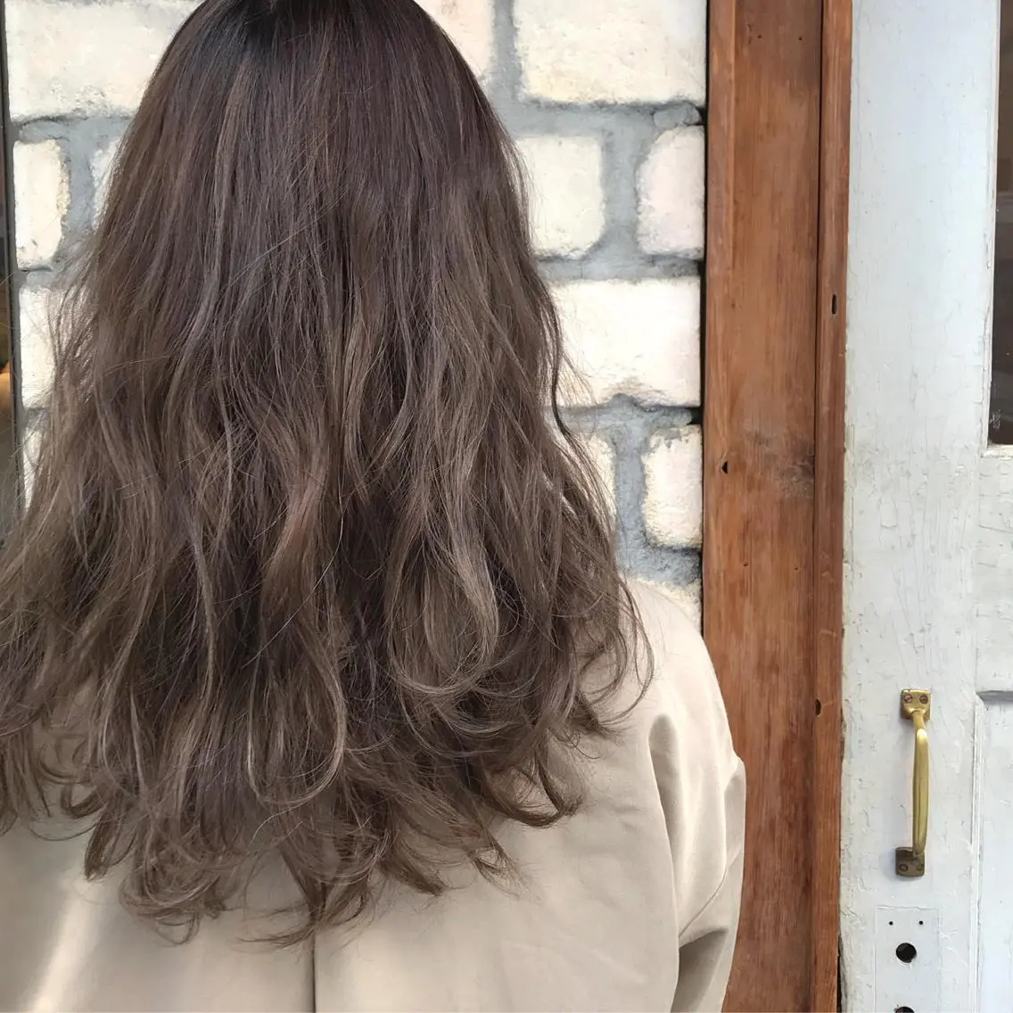 ロング カラー ベージュカラー ハイライトカラー ミルキーベージュ ハイライト emme エミィ/立川のヘアスタイル
