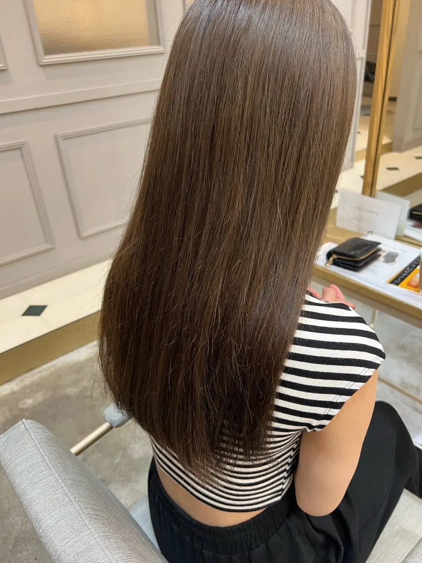 カラー ブリーチ グレージュ 津田 幸穂のヘアスタイル