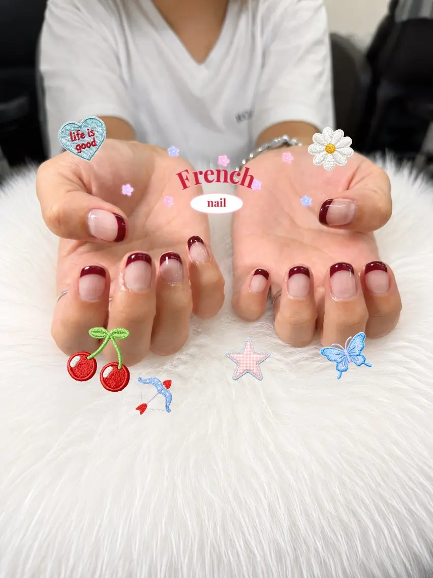 ネイル クリアネイル フレンチネイル 𝘙𝘐𝘐 ♡のネイルデザイン