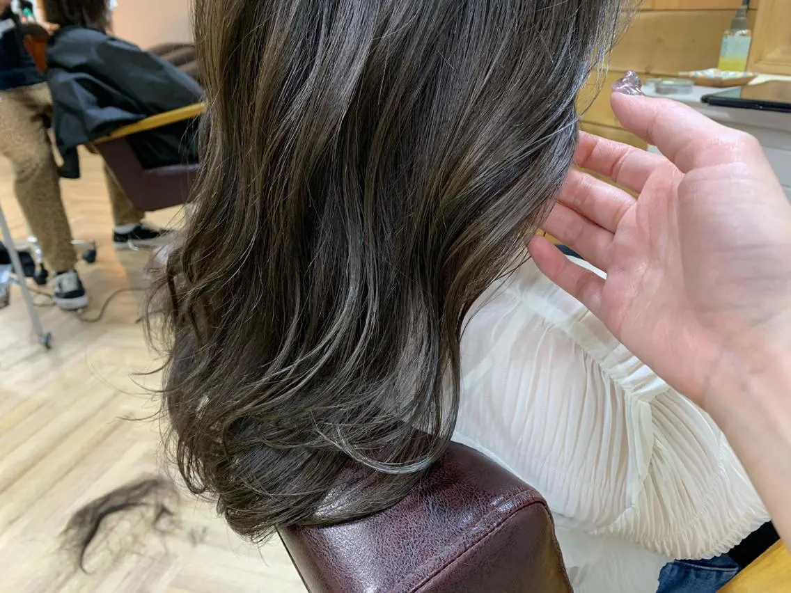 ロング カラー グレージュ カット ヘアカラー トリートメント 【Uneユヌ】菊地 春那のヘアスタイル