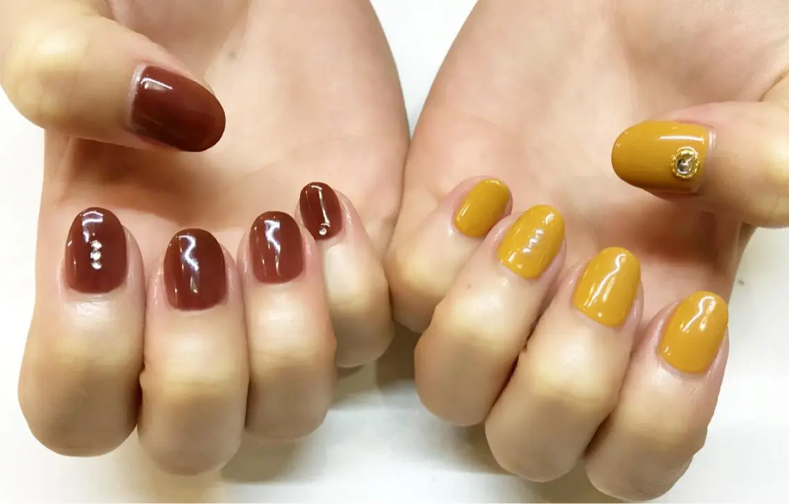 ネイル ワンカラーネイル ストーンネイル ハンドネイル Soeur ネイリストのネイルデザイン