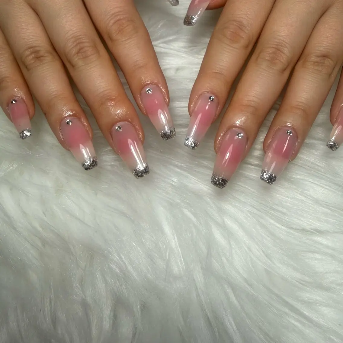 ネイル チークネイル フレンチネイル ガラスフレンチ ハンドネイル L'ino nailのネイルデザイン