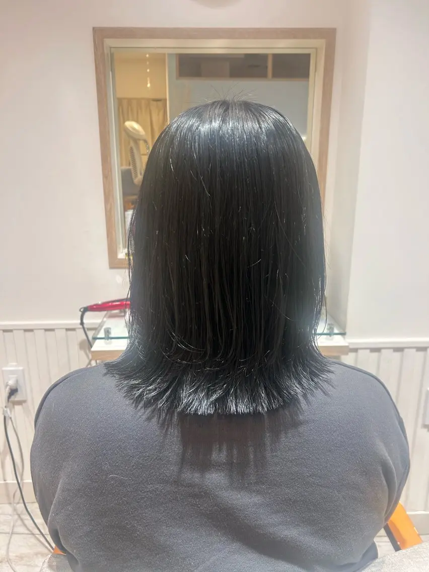 ミディアム カラー ミディアムレイヤー レイヤーカット カット ヘアカラー トリートメント 大川 夏実のヘアスタイル