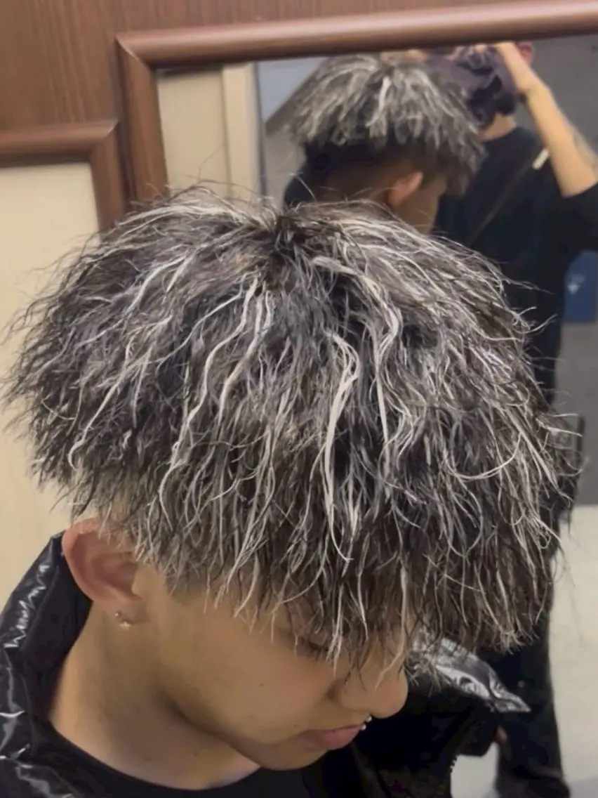 カラー パーマ メンズ ハイトーン特化 メンズ美容師仁也のヘアスタイル