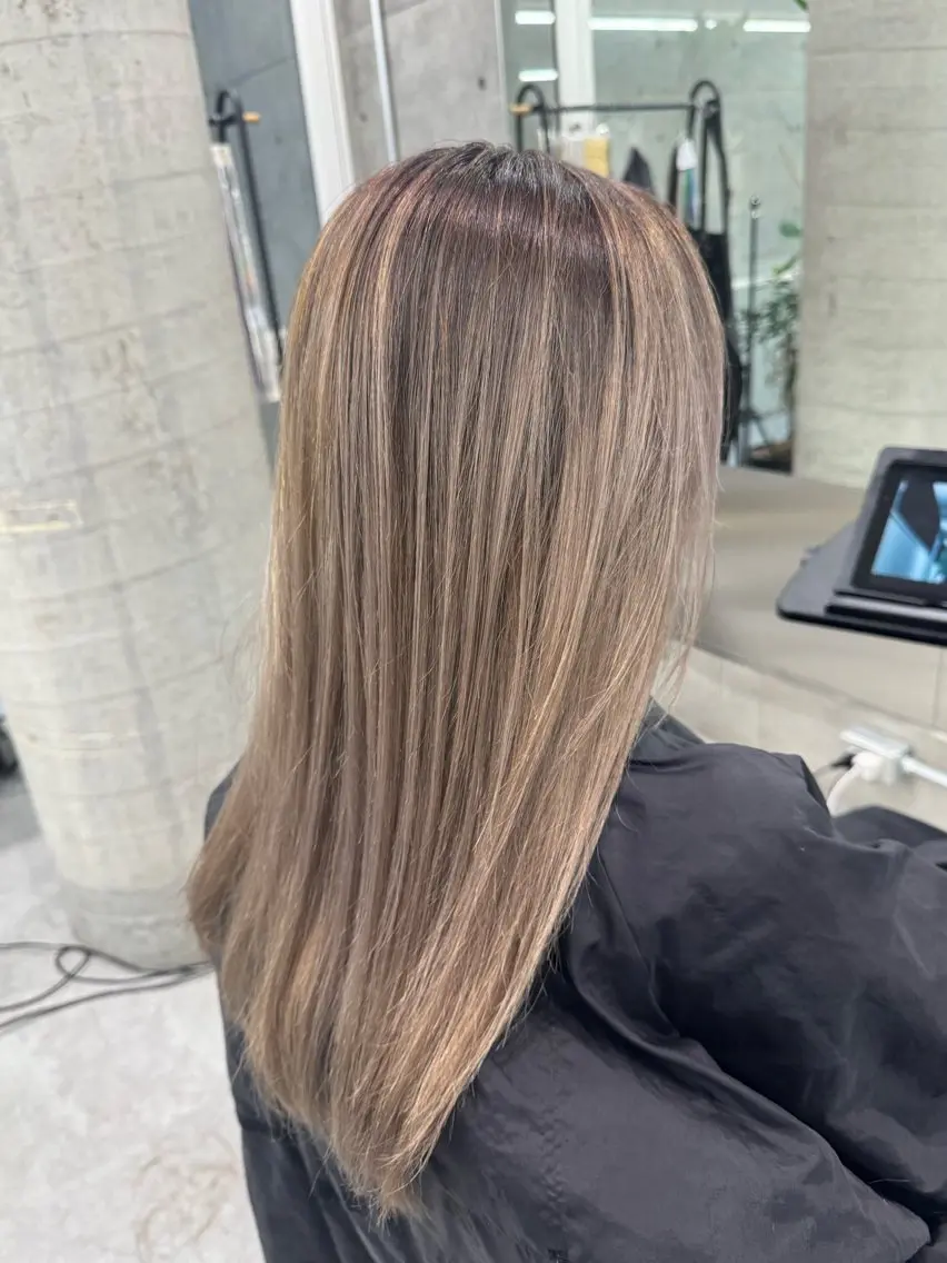 セミロング カラー バレイヤージュ ブリーチ レイヤーカット ヘアカラー トリートメント 艶髪✨ブリーチ職人 yasuのヘアスタイル