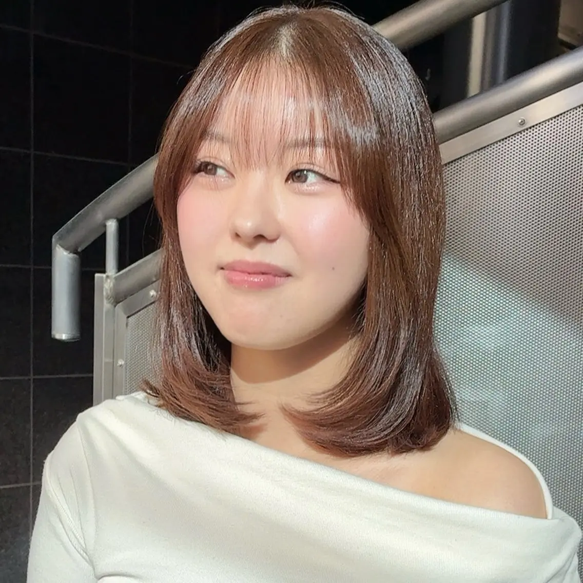 ミディアム レイヤーカット カット ヘアカラー calna 古賀 菜摘のヘアスタイル