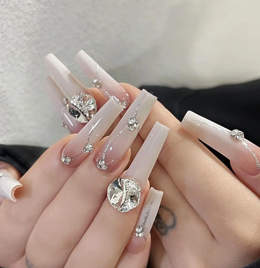 ネイル ハンドネイル 🎀 KiKi_nailのネイルデザイン