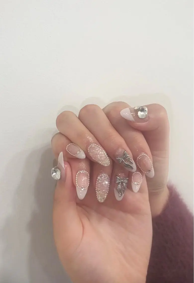 ネイル フレンチネイル ジェルネイル キラキラネイル 韓国ネイル リボン SOM NAILのネイルデザイン