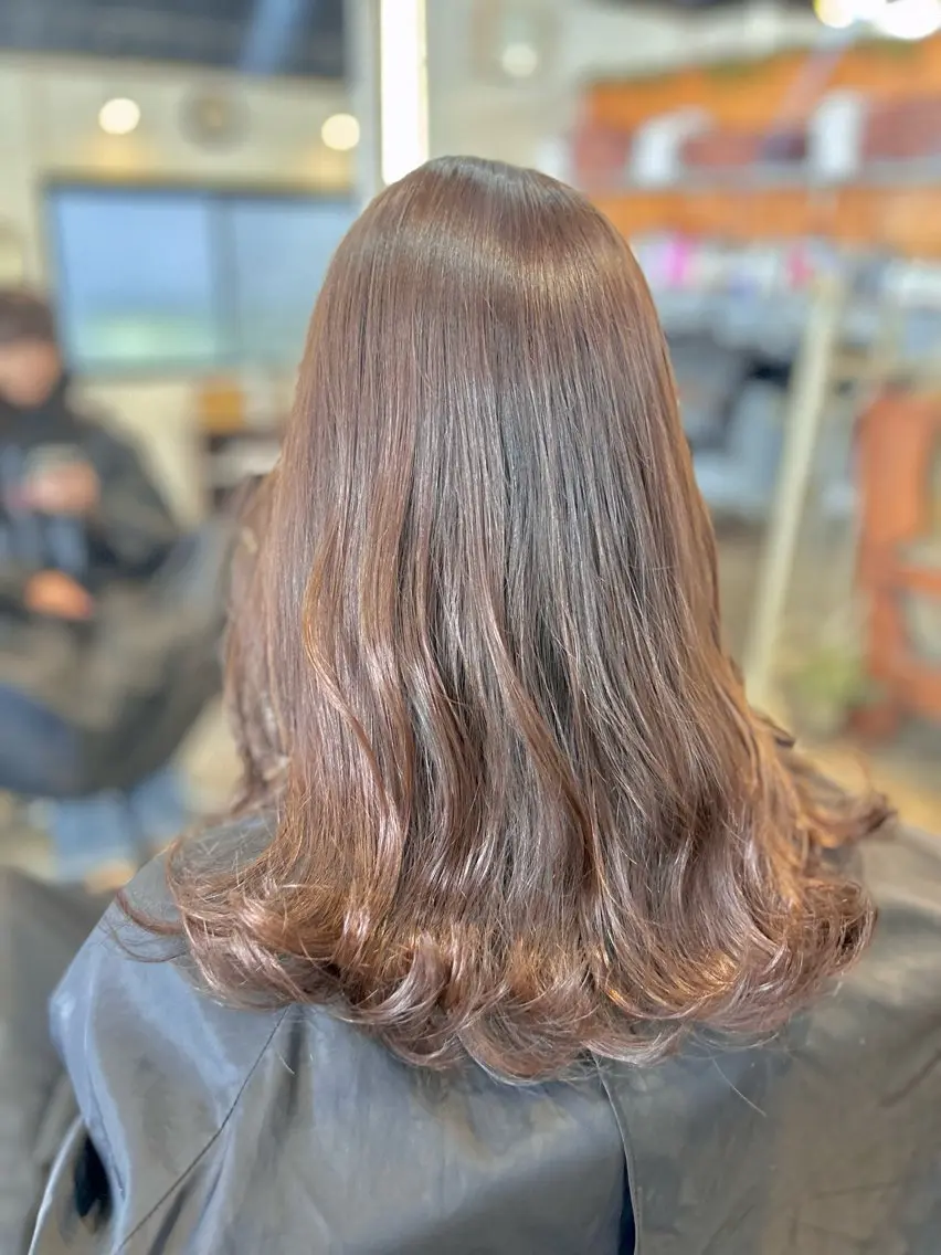 セミロング ヘアカラー Julia🖤 産休中🌬️🩵のヘアスタイル