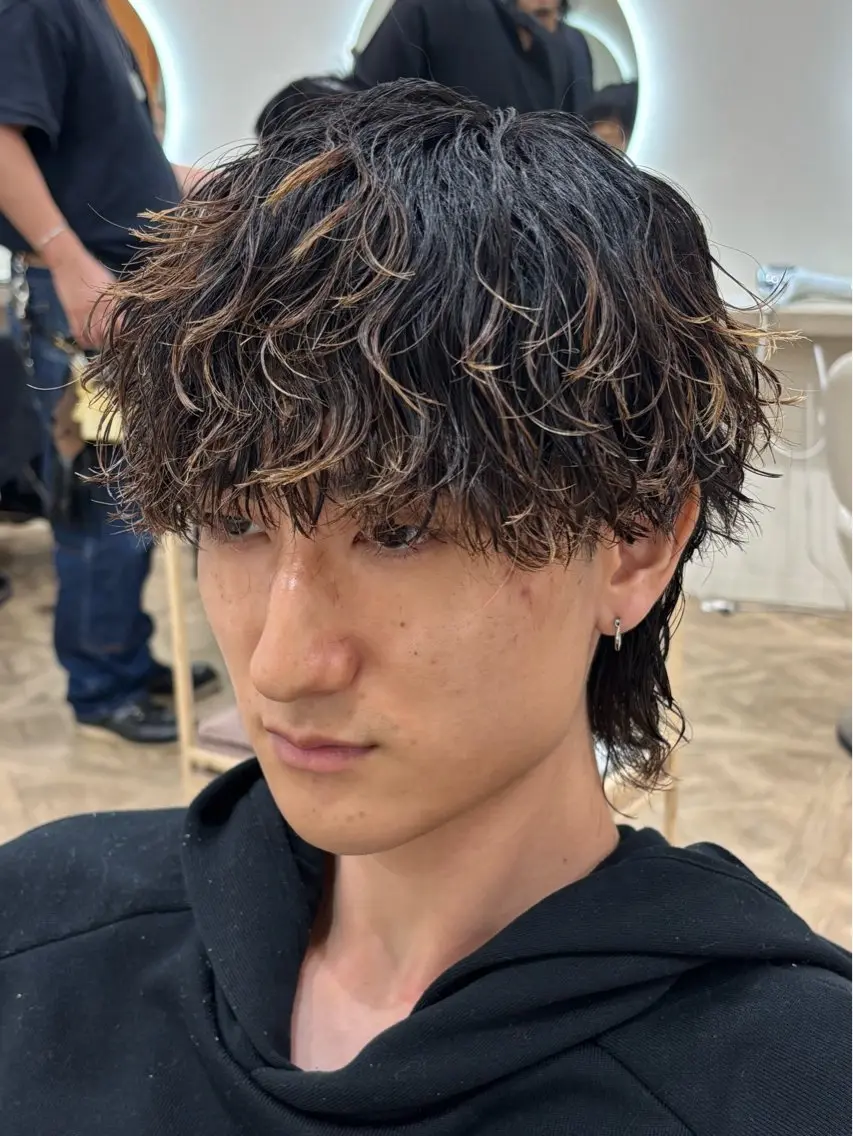 ショート パーマ メンズ メンズパーマ ツイストスパイラルパーマ スパイラルパーマ カット パーマ トリートメント パーマ職人DAIKI ツイスパ/波巻きのヘアスタイル