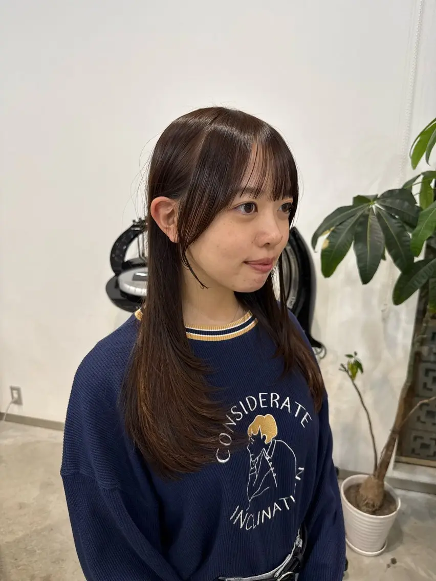 ロング カラー ベージュカラー オリーブベージュ レイヤーカット カット ヘアカラー トリートメント カイリ /レイヤーカットのヘアスタイル