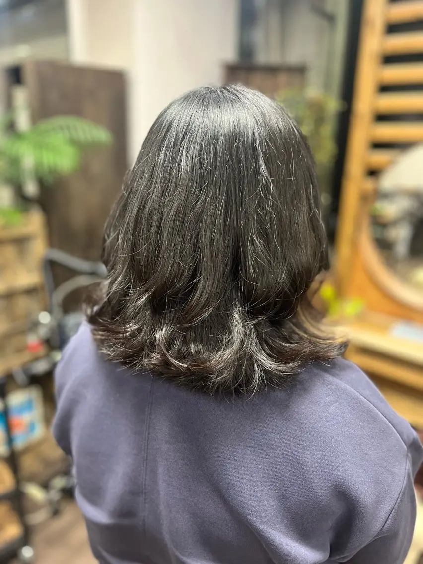ミディアム assemblage 江川羽南のヘアスタイル