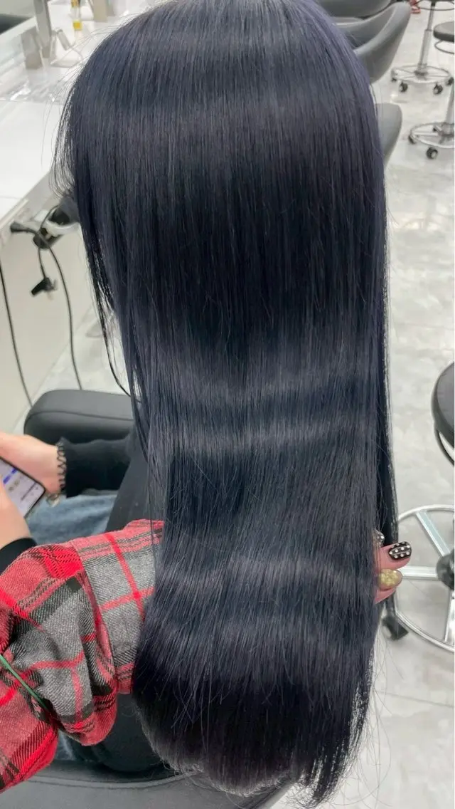 ロング カラー niina🖤 透明感×レイヤーのヘアスタイル