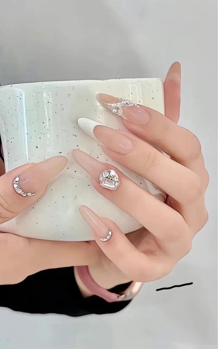 ネイル クリアネイル 長さ出し ゴージャス キラキラネイル 韓国ネイル ハンドネイル 中野駅から2分 MEO NAILのネイルデザイン