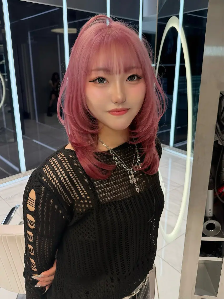 「⚜️10代 20代限定メニュー✨」 1ブリーチカラー+レイヤーカットの写真