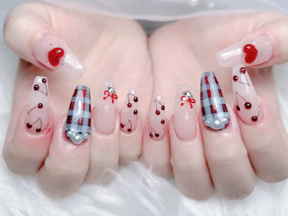 ネイル オーロラネイル クリアネイル フレンチネイル ジェルネイル ガーリー ハンドネイル Sakura Nail Salonのネイルデザイン