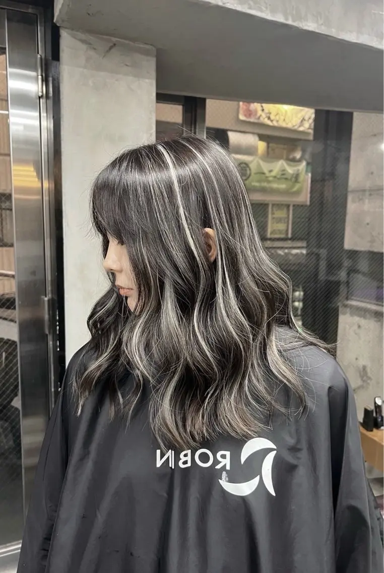 セミロング カラー ダークグレー ダークグレージュ グレージュ ハイライトカラー ハイライト ヘアカラー トリートメント 指名数No.1 /NAOYAのヘアスタイル