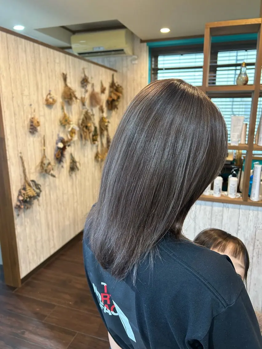 ミディアム カラー 早坂 さくらのヘアスタイル