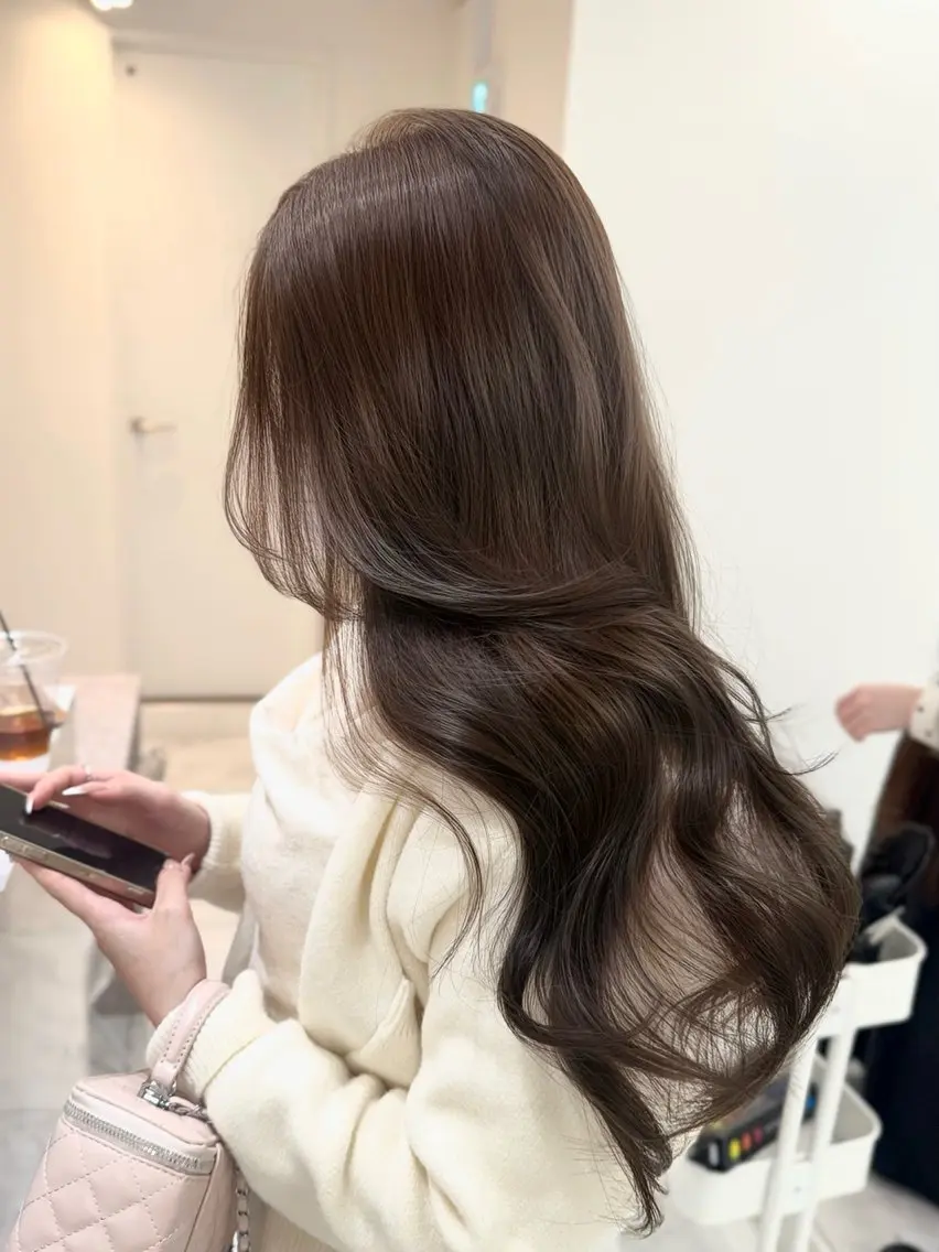 【黒髪から明るくしたい方】前髪カット＋ブリーチなしWケアカラー🎀の写真
