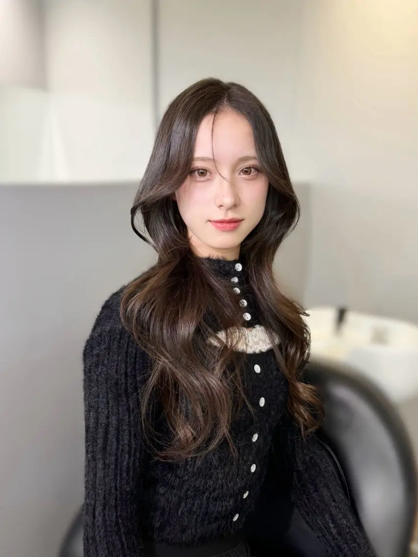👑人気NO.1👑‼️顔周り韓国風カット+ツヤ感upケアカラー#レイヤーカット#韓国ヘア#くびれヘアの写真