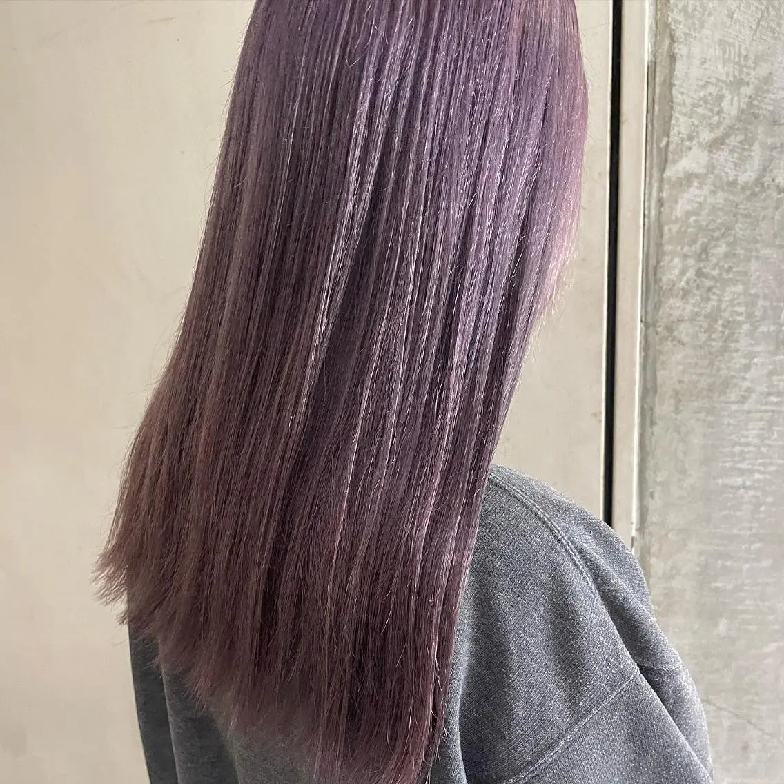 ミディアム カラー ブリーチ ダブルカラー イヤリングカラー トリートメント 吉村 夏椰のヘアスタイル