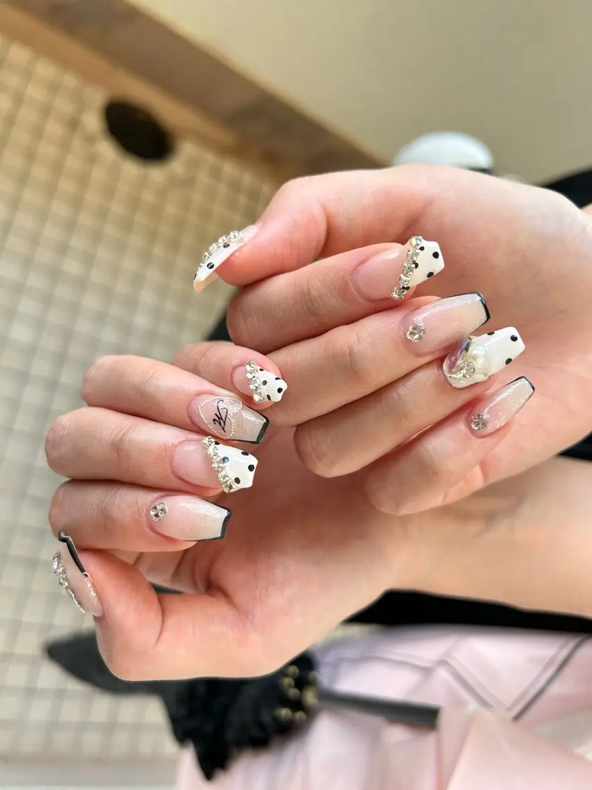 ネイル ハンドネイル フットネイル ✴︎ Delightのネイルデザイン