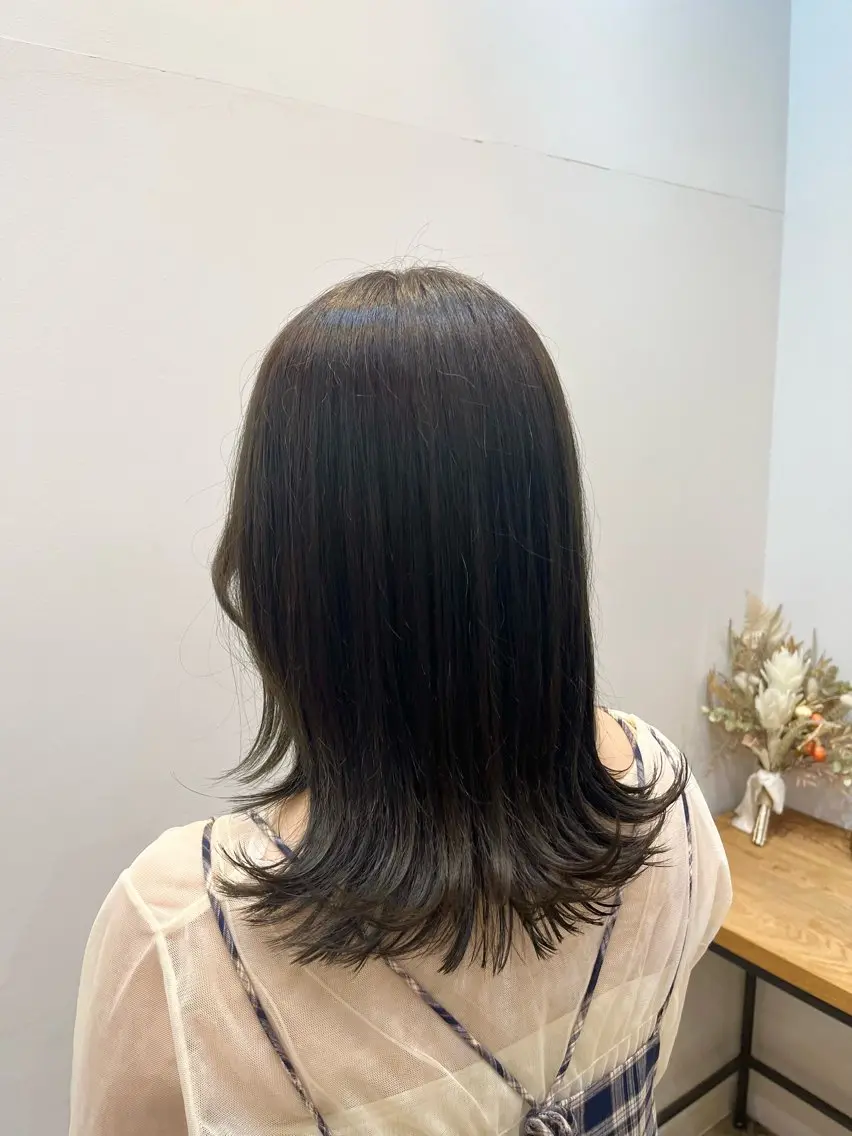 ミディアム 相田 佳乃のヘアスタイル